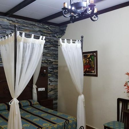 Hostal El Lirio Bollullos Par del Condado Esterno foto