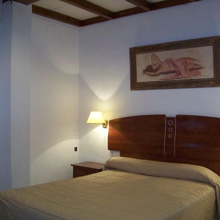 Hostal El Lirio Bollullos Par del Condado Esterno foto