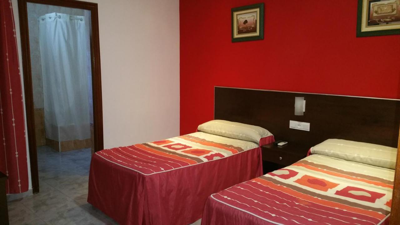 Hostal El Lirio Bollullos Par del Condado Esterno foto