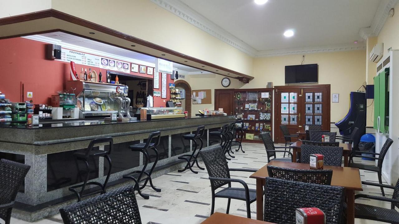 Hostal El Lirio Bollullos Par del Condado Esterno foto