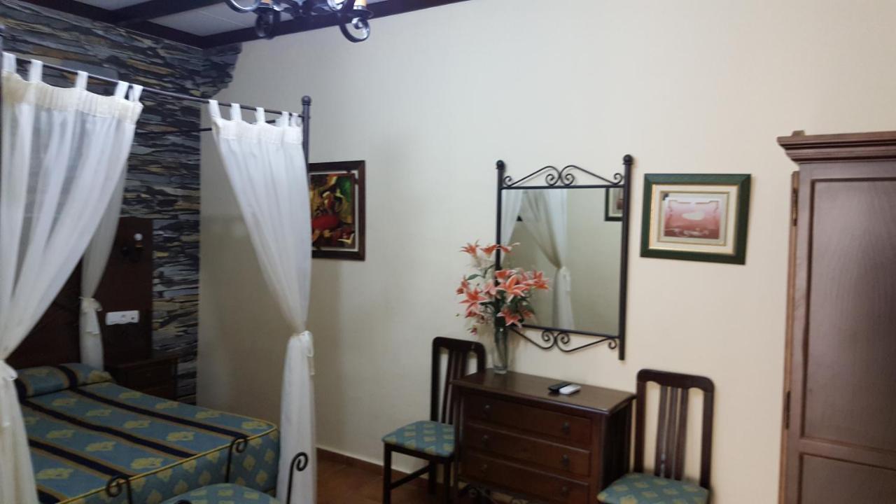 Hostal El Lirio Bollullos Par del Condado Esterno foto