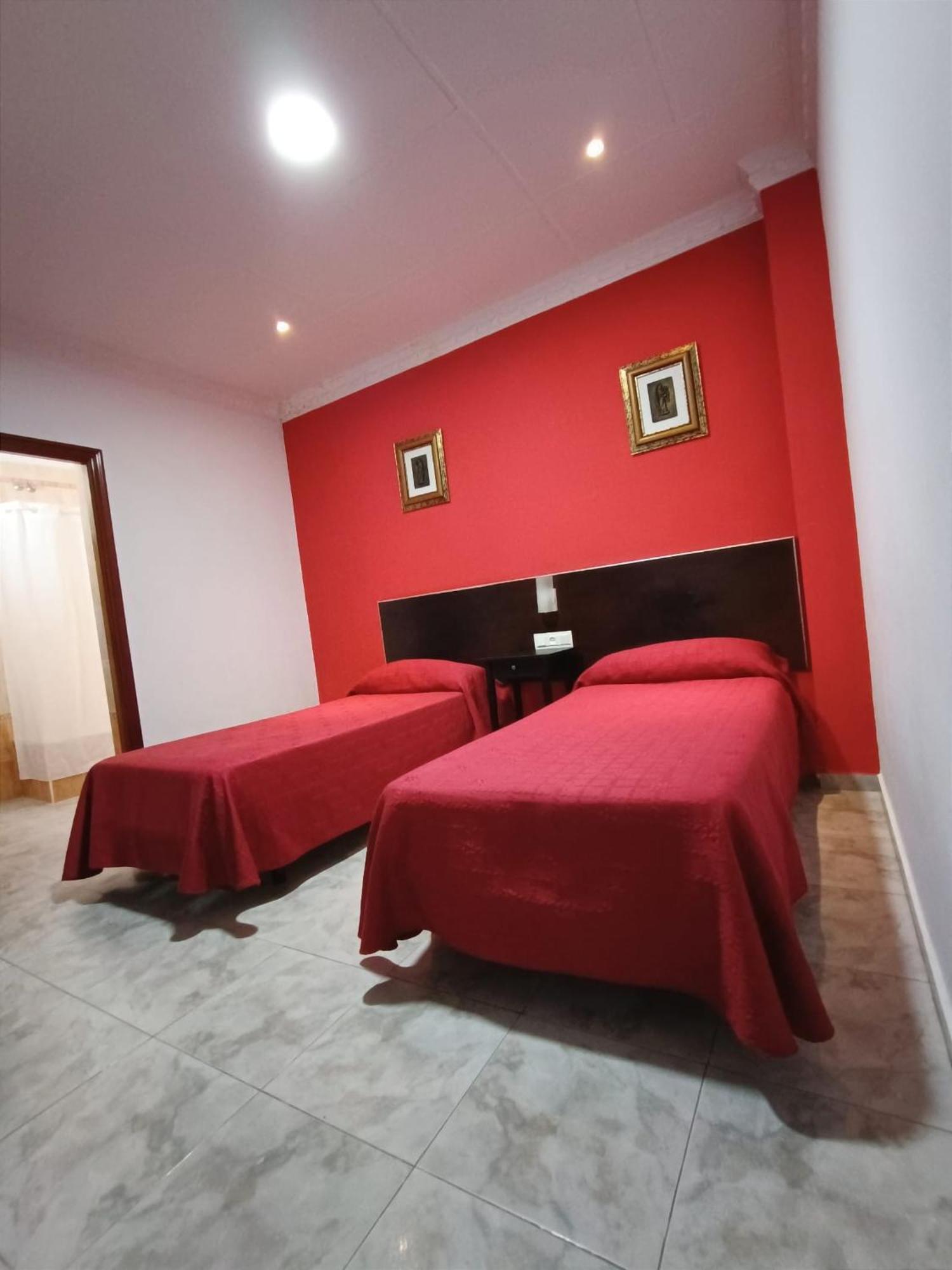 Hostal El Lirio Bollullos Par del Condado Esterno foto
