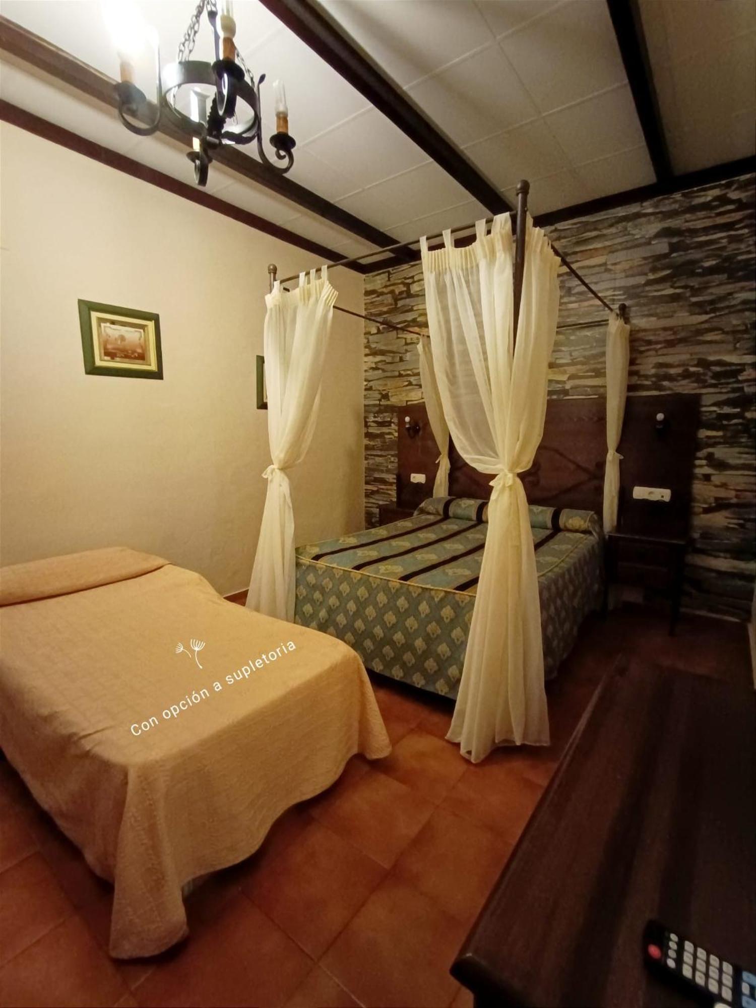 Hostal El Lirio Bollullos Par del Condado Esterno foto