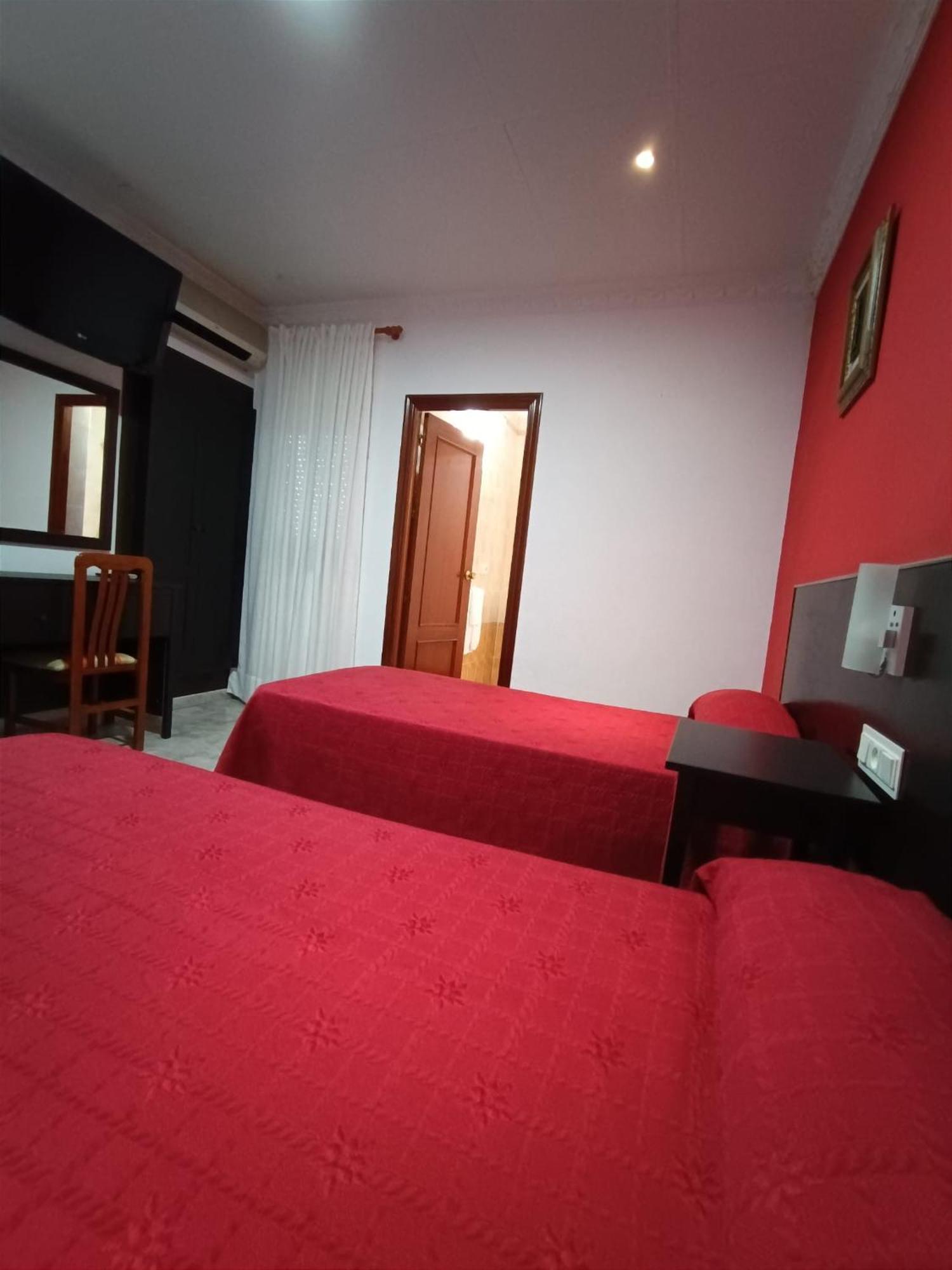 Hostal El Lirio Bollullos Par del Condado Esterno foto