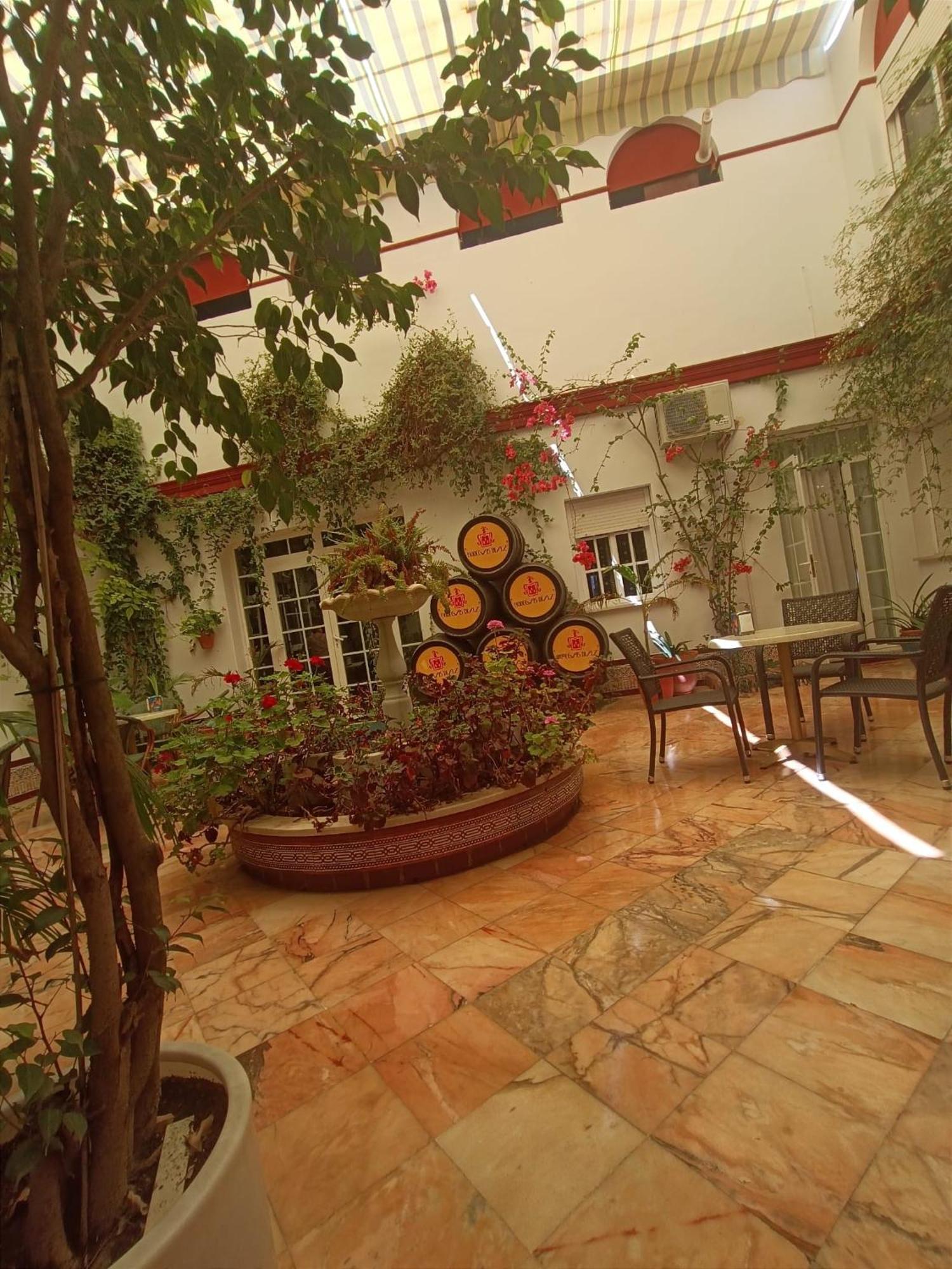 Hostal El Lirio Bollullos Par del Condado Esterno foto